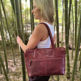 Shoulder Bag Cherry / Leather NL 3547 CHERRY Milleni Ladies Nappa Leather Shoulder Bag in Cherry