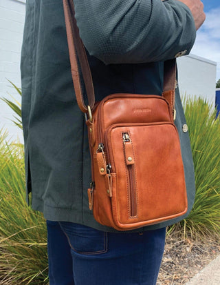 Crossbody bag Cognac / Leather PC 3129 COGN Pierre Cardin Rustic Leather Cross Body Bag in Cognac